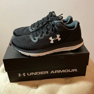 *NEW* Woman’s Under Armour Sneakers